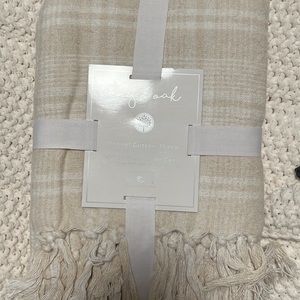 Brand new cotton throw